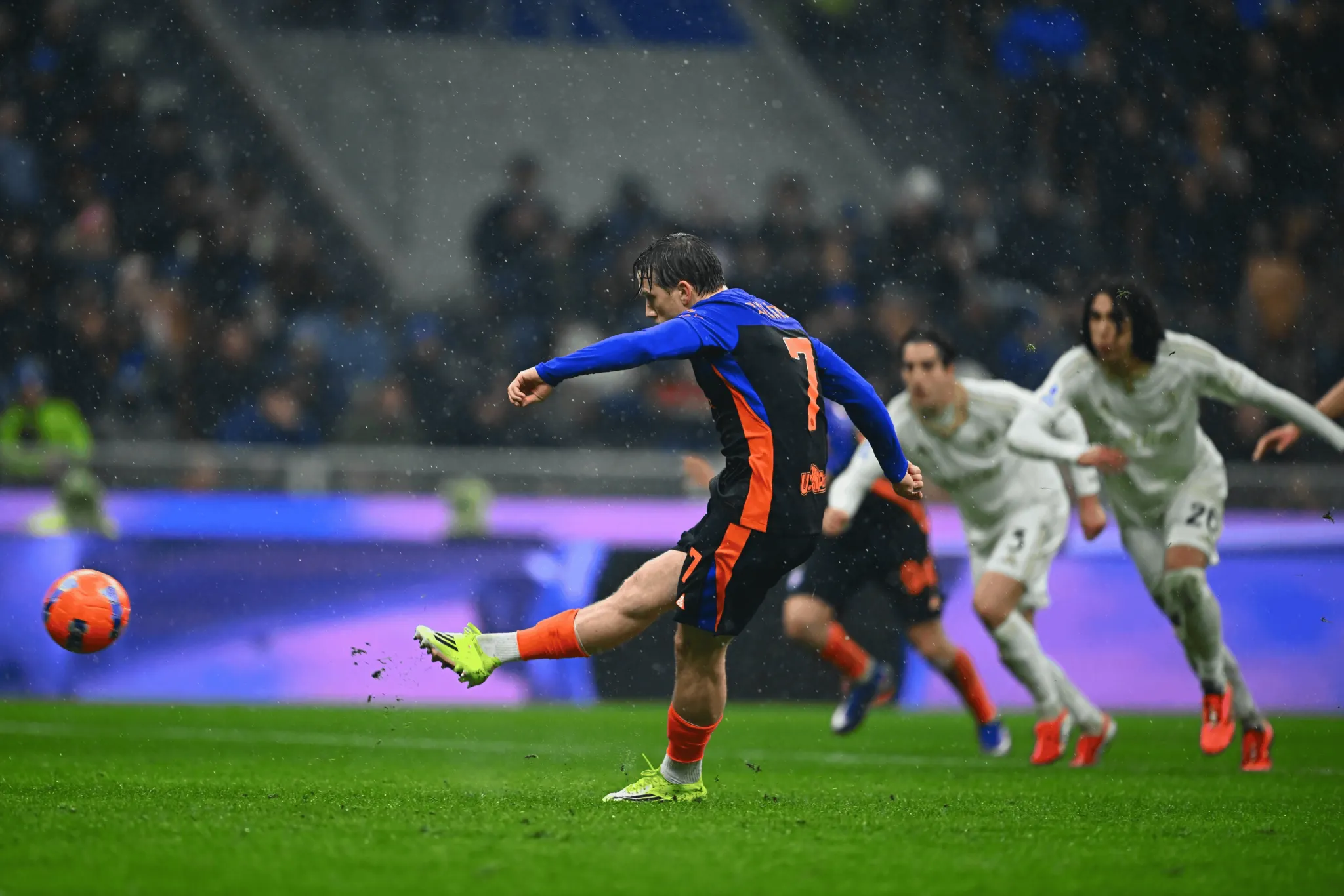 开云登录入口地址-国米3-2比萨半场数据:射门16-6,射正4-2,良机5-0